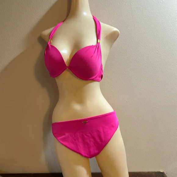 Smart, sexy bikini and beautiful, hot pink. An excellent used condition.​ - Picture 1 of 3
